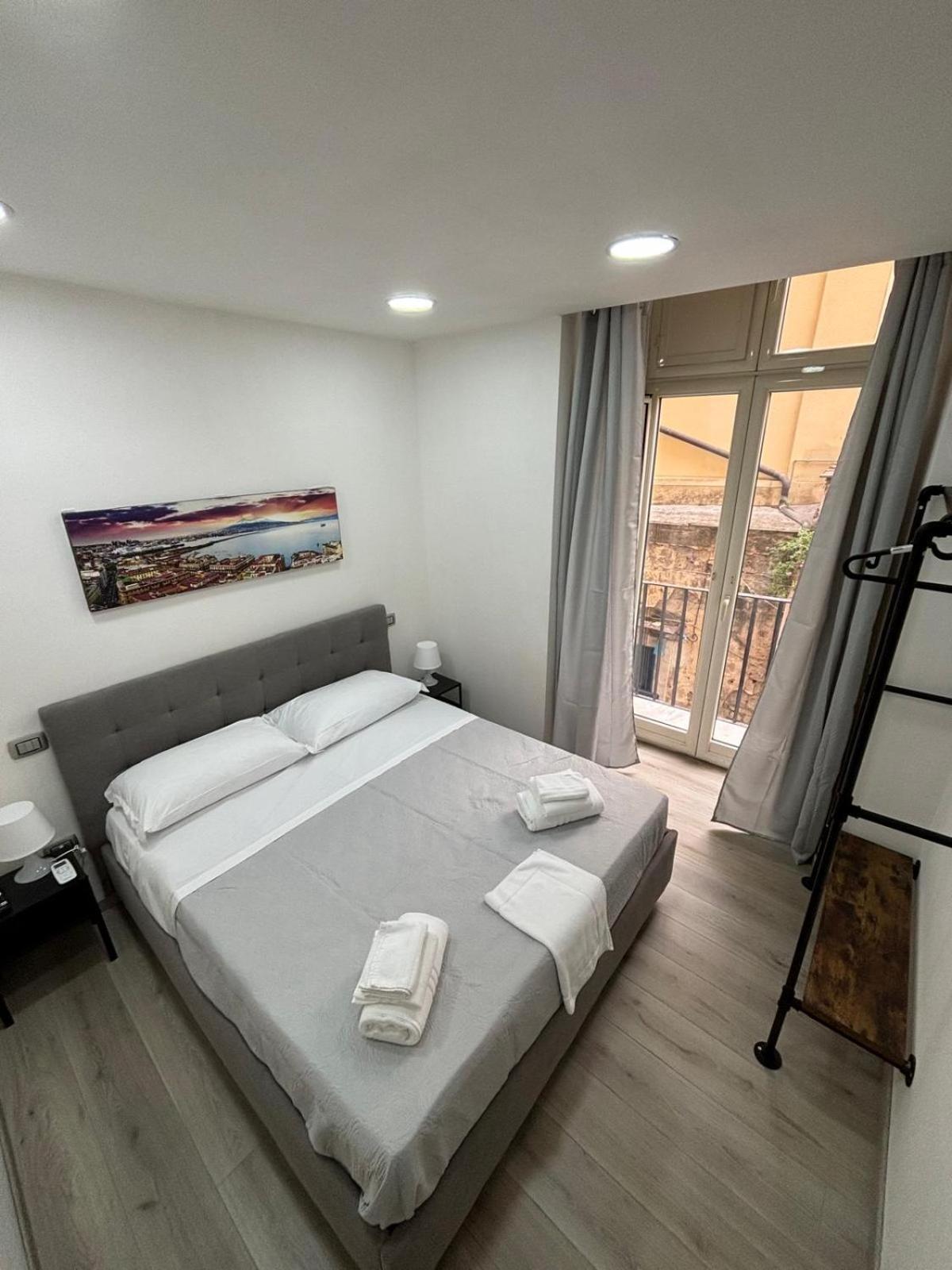 Na City Rooms Napoli Esterno foto