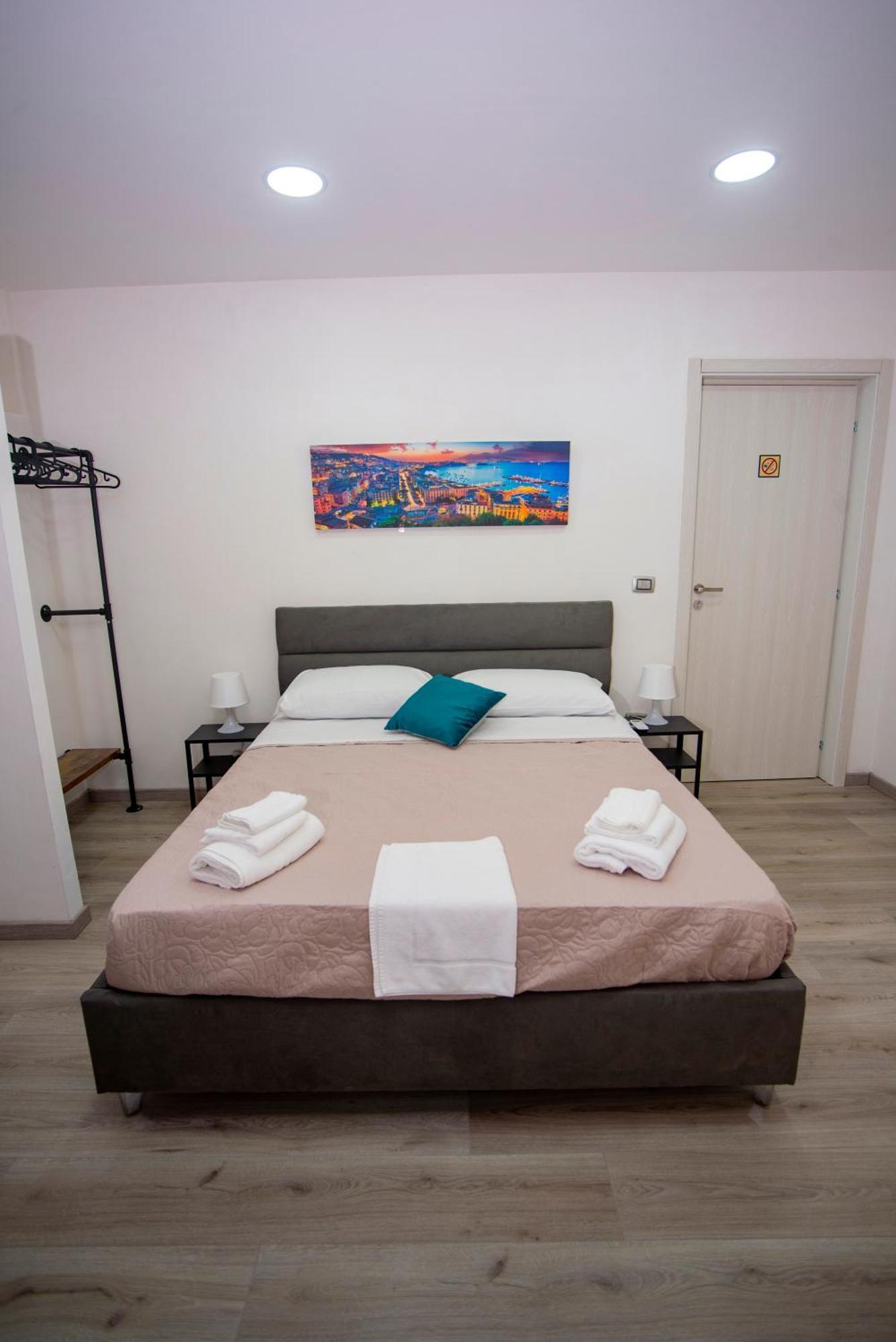 Na City Rooms Napoli Esterno foto