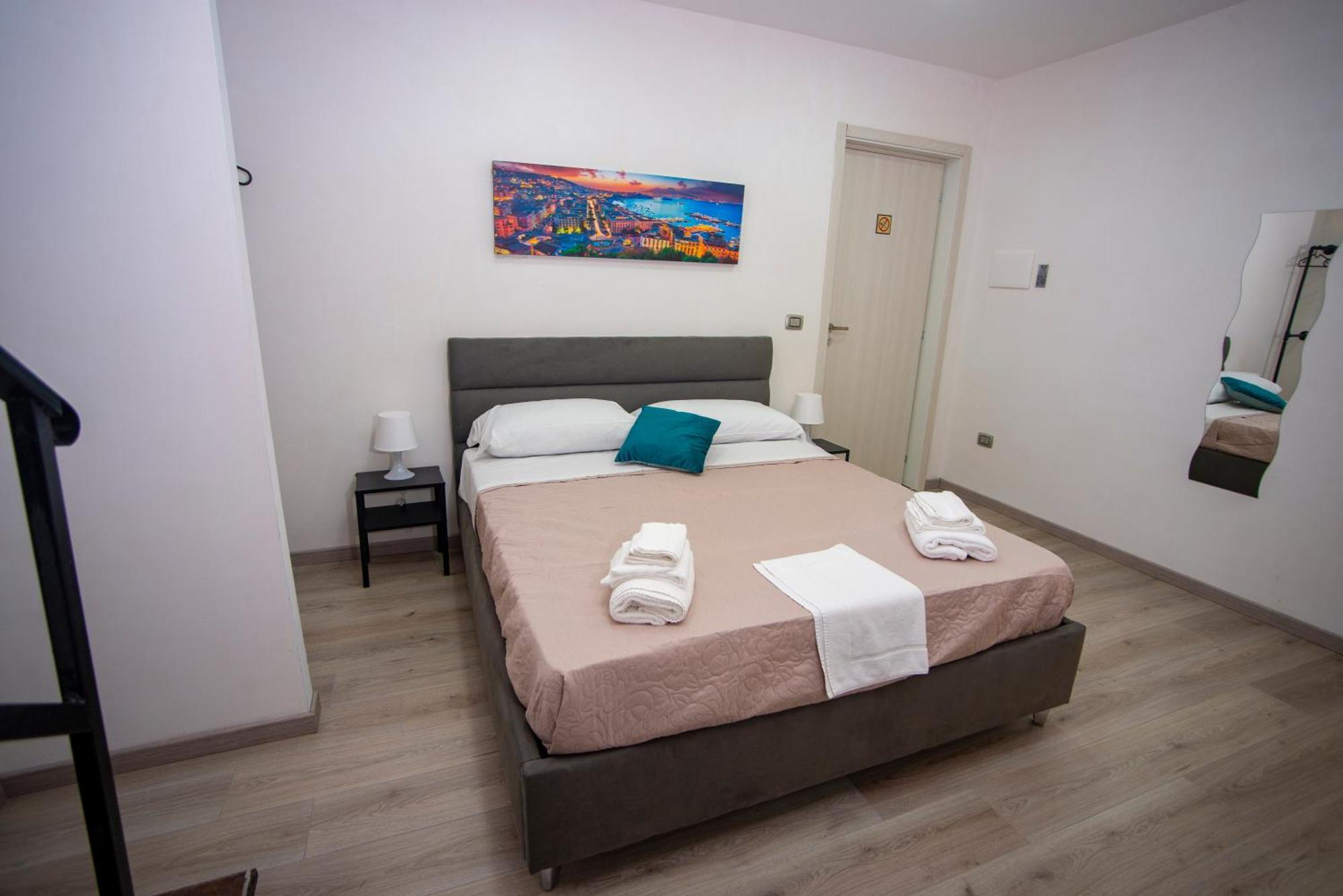 Na City Rooms Napoli Esterno foto