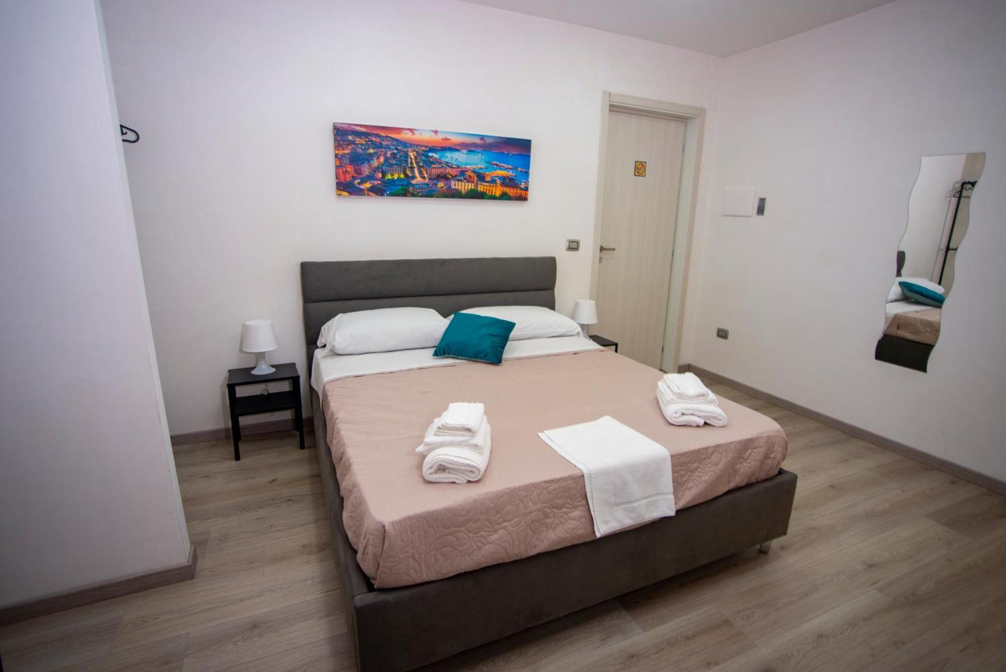 Na City Rooms Napoli Esterno foto