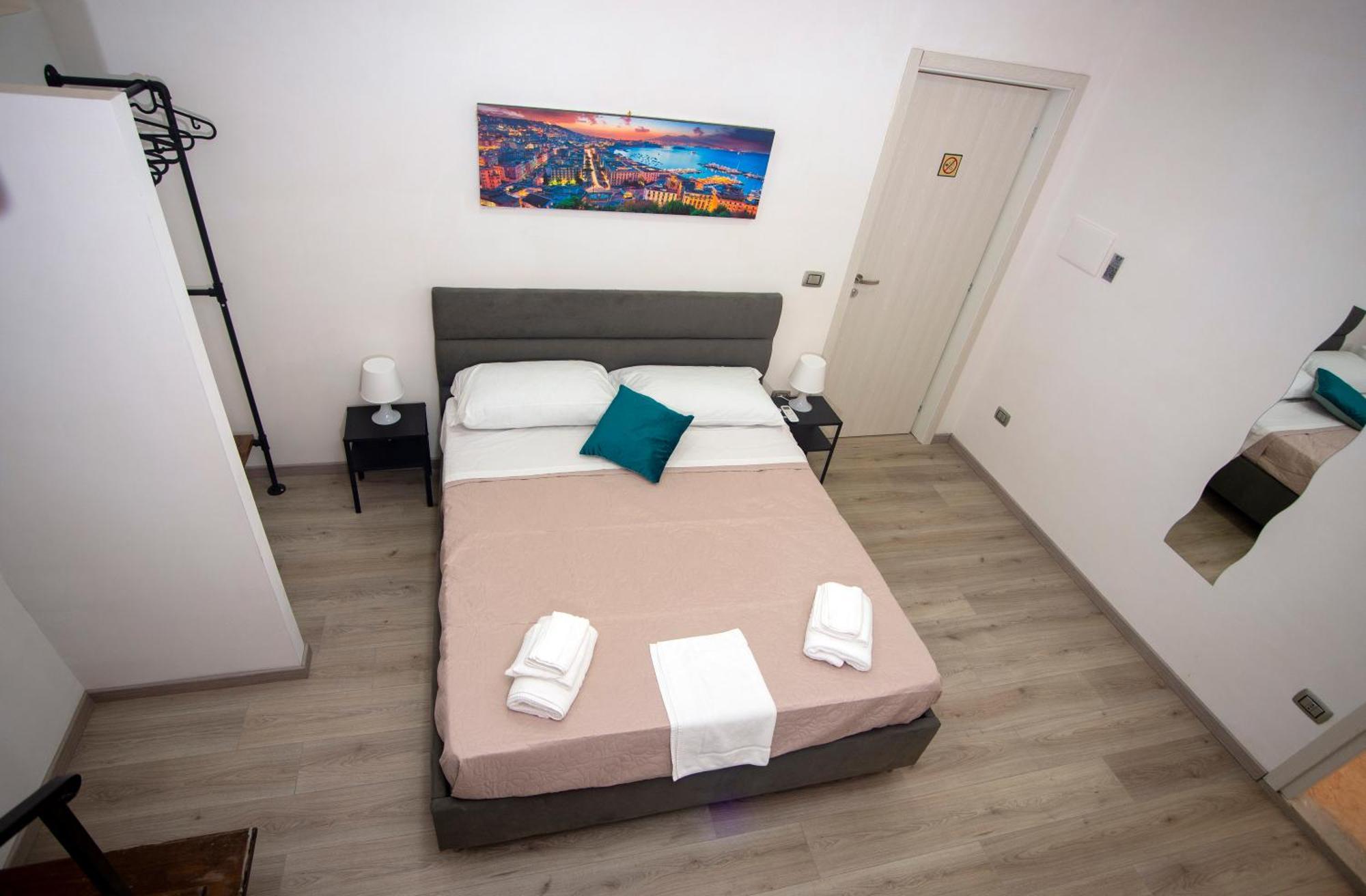 Na City Rooms Napoli Esterno foto